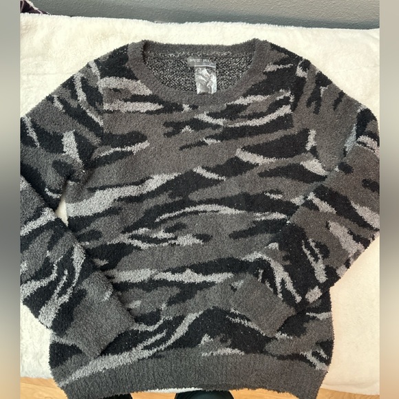 New barefoot dreams seaside cozychic crewneck pullover camo - Picture 2 of 5